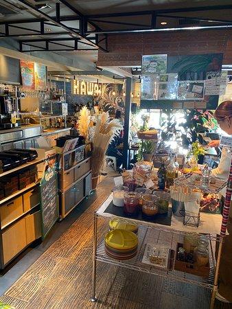 Kaka'ako Dining & Cafe